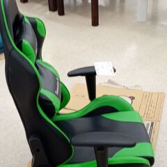★ジモティ割あり★  ゲーミングチェア グリーン／ブラック H98×D60×W69 クリーニング済み TJ8572の画像