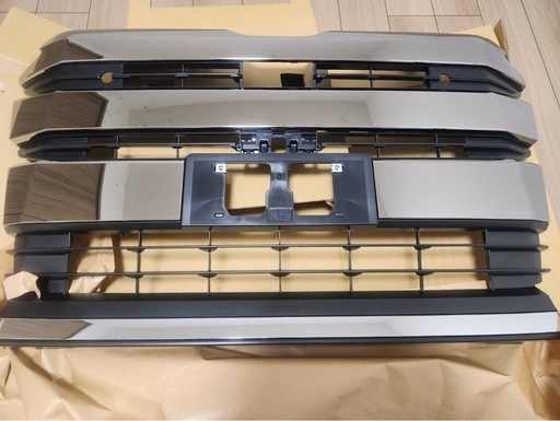 新型ノア  フロントグリル　新品未使用