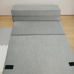 おりたためるソファーの画像