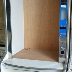 パチンコ用とパチスロ用のキャビネットです。アミューズメントキャビ...