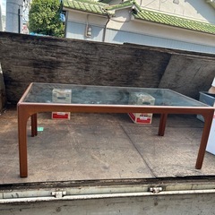ガラステーブルの画像