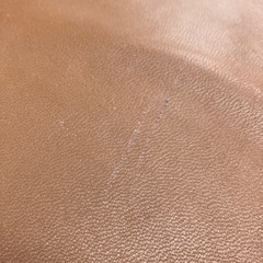 K2409-349 レザークッション ブラウン① キズ汚れ有りの画像