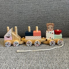 キリンのソフィー　列車つみきおもちゃ