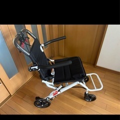 折りたたみ車椅子の画像