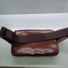 合皮ボディバッグの画像