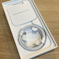 iPhone15Proの箱と付属品の画像