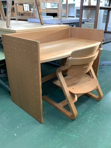 家具ならトレファク吉川店！！ Formio　デスク&チェア