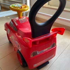 マックィーン  足蹴り　カーズ　乗用玩具の画像