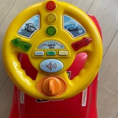 マックィーン  足蹴り　カーズ　乗用玩具の画像