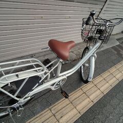 22吋 小径ファミリーサイクル 外装6段/LEDオート/クリームの画像