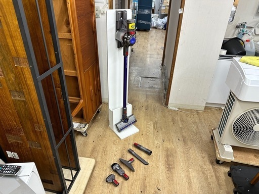 ⭐️激安価格⭐️dyson ダイソン SV11クリーナー 掃除機 コードレス 高吸引力 モーターヘッド付き 充電器付き 人気モデル 動作確認済み