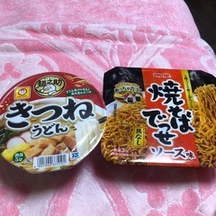 カップ麺2つ