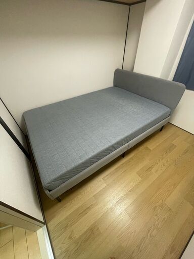 IKEAのベッド + IKEAのマットレス