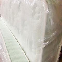 ホルムアルデヒドなどを含まない認証の安心品質　のダブルベッド。新品未使用の画像