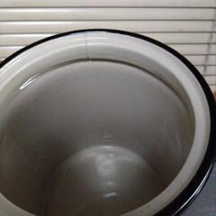 ペットフード入れ　陶器　ヒョウ柄　ドッグフード　座間又は横浜市中区の本牧〜元町でのお渡し　キャットフード　ラビットフードの画像
