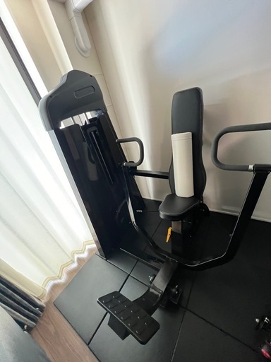 業務用チェストプレスマシン　美品