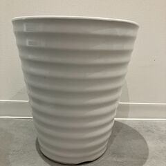 【金額変更しました】白い花瓶（幅30cm×奥行30cm×高さ30cm）