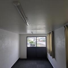 　断熱　保冷　コンテナ　広さ約4.４坪約(9畳)　遊び部屋　事務所　外扉、内側ドア両方鍵付　新品エアコン　コンテナ　使い方自由なリフォームコンテナ　ＢＯＸ　の画像