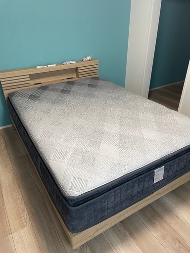 ダブルベッド フレーム付き 9月末まで