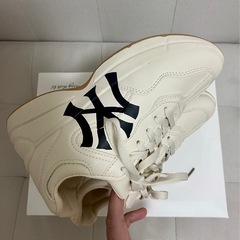 NYスニーカーの画像