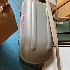 鍵なしの小さなルーフボックス