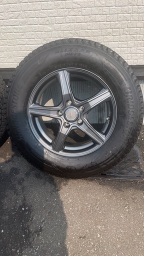 スタッドレス　215／70rx16