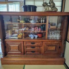 ガラス扉食器棚(高見え・美品)