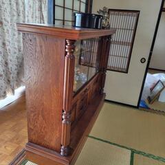 ガラス扉食器棚(高見え・美品)の画像