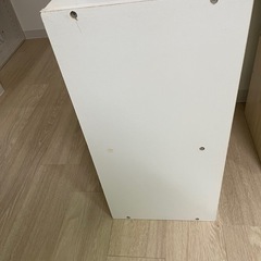 お皿5枚、どんぶり2杯、棚一の画像