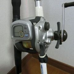 ◆◆◆中通し　船釣り用ロッド２本　と　リール（電池交換済！）の画像
