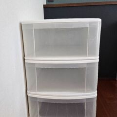【お譲り先決まりました】積み重ね可能衣装ケース(3つ)の画像