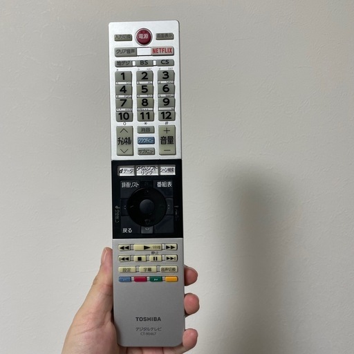 受け取り決定済み　REGZA 32インチテレビ(二番組同時録画機能付き)と外付けHDD(1TB)