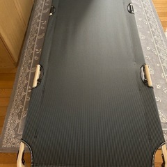 折りたたみ簡易ベットの画像
