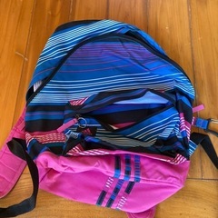 adidasバックパックの画像