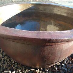 睡蓮鉢？茶色い大きな鉢です、もちろん無料で。