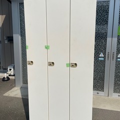 ITOKI /ロッカ－/３人用/鍵付き/スチール/ワ－ドロ－プ/...