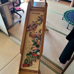 ミッキーフレンズの木製滑り台