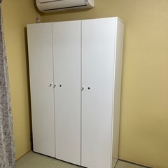 白い書庫　3本の画像