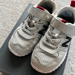 ニューバランス　スニーカー　16.0 グレーの画像