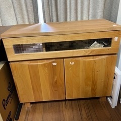 あたたかみのあるアルダー材のテレビ台