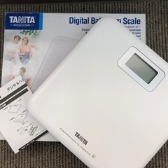 美品　
デジタルヘルスメーター　体重計　2021年製 