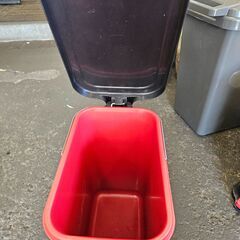 リサイクルショップどりーむ荒田店 No13287　ゴミ箱　コンパクトサイズ　フットペダル　取り外し可能なバケツタイプの画像