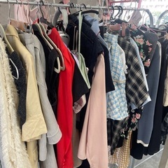 レディースお洋服フリーマーケット300円〜