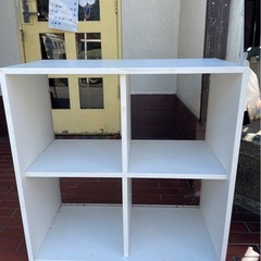 白い棚