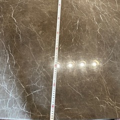 大理石テーブルの画像