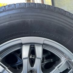 NV350キャラバン　195/80R15 107/105Lタイヤ...