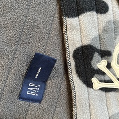 【再値下げ！】GAP キッズ•マフラー　フリース　迷彩柄　グレー✖︎黒の画像