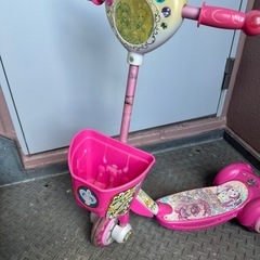 プリキュアキッズキックボードの画像