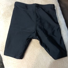 幼児用水泳パンツと帽子の画像