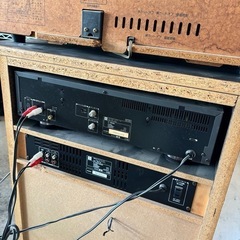 東芝カラ-テレビ18M504、CD XR-LK55、AMPLI FIER  SBS-55の画像